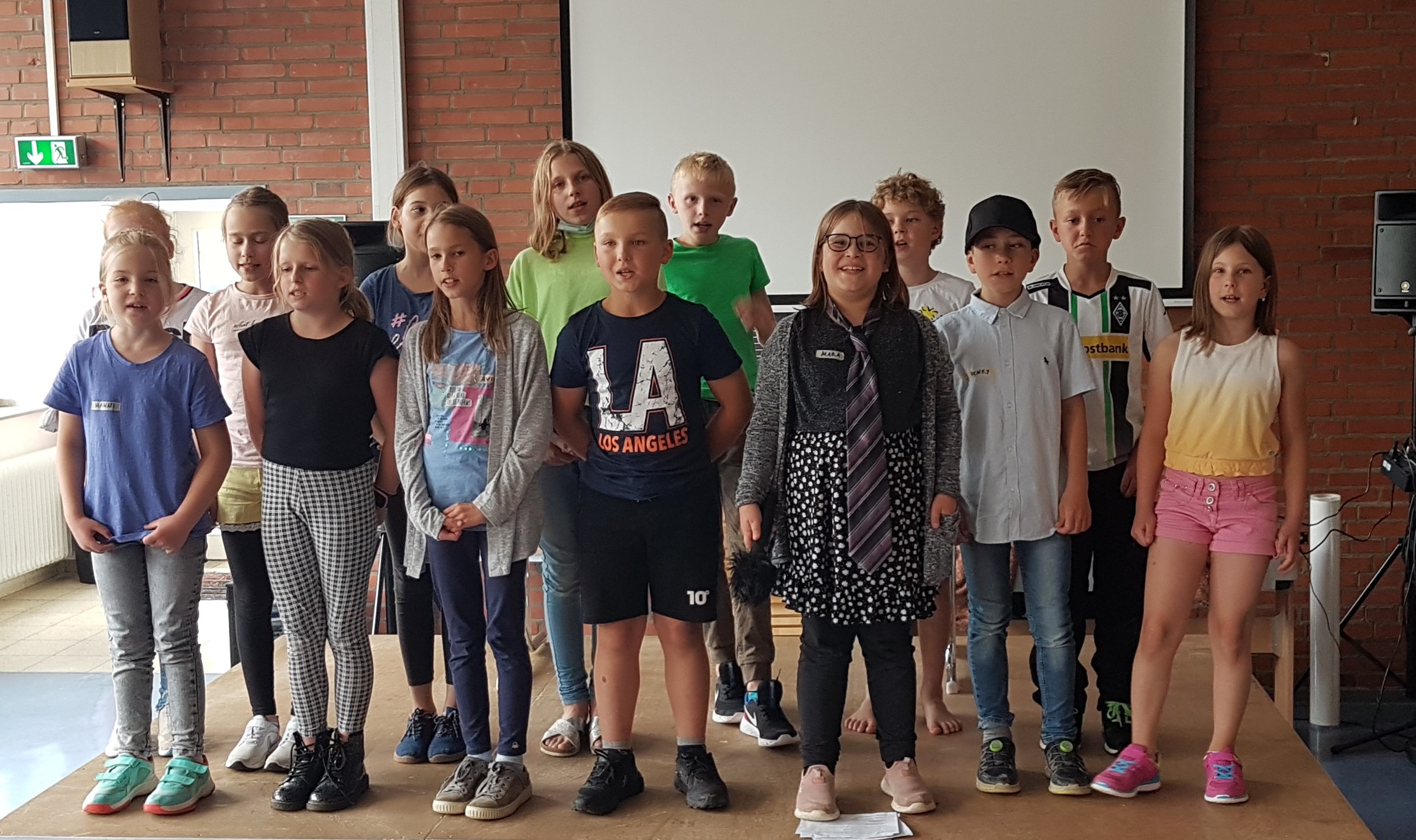 Gruppenfoto Schülerinnen und Schüler der Klasse 3a der Dünsbergschule in Hohenahr